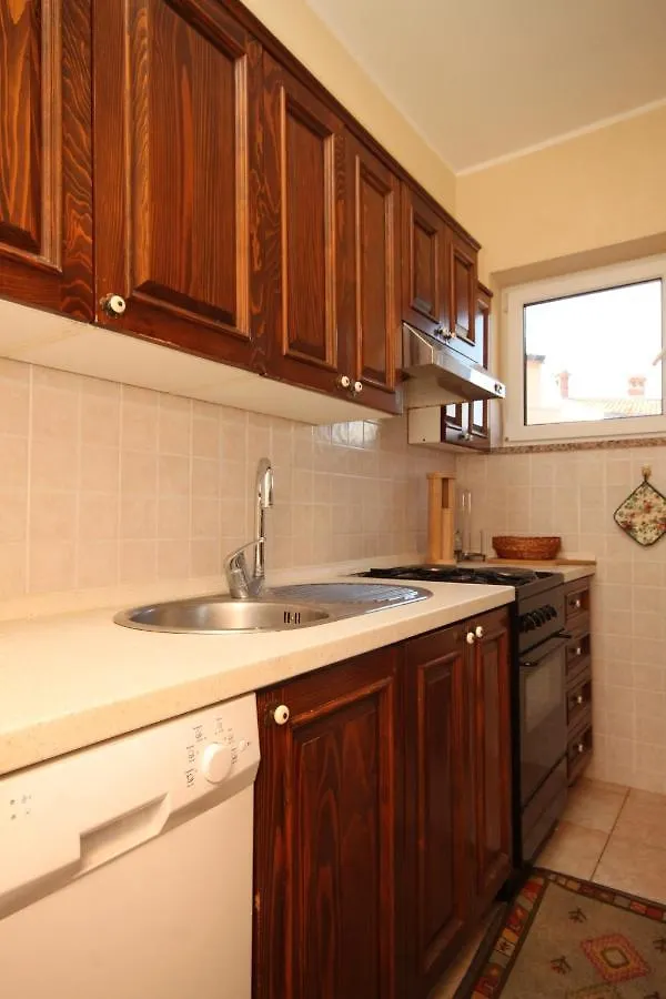 Apartments With A Parking Space Umag - 7147
